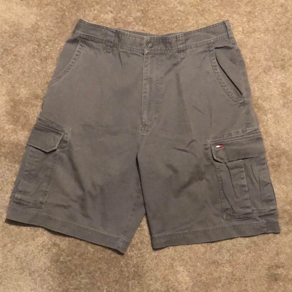 Vintage Tommy Hilfiger Gray High Rise 9 Inch Inseam Cotton Cargo Shorts